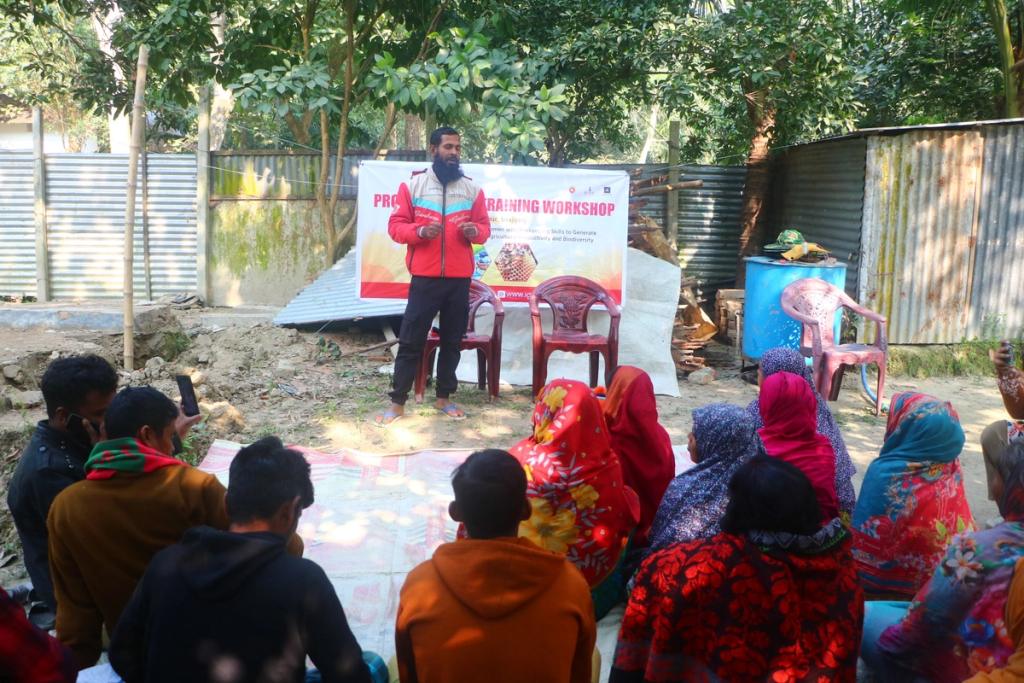 Beekeeper training taking place