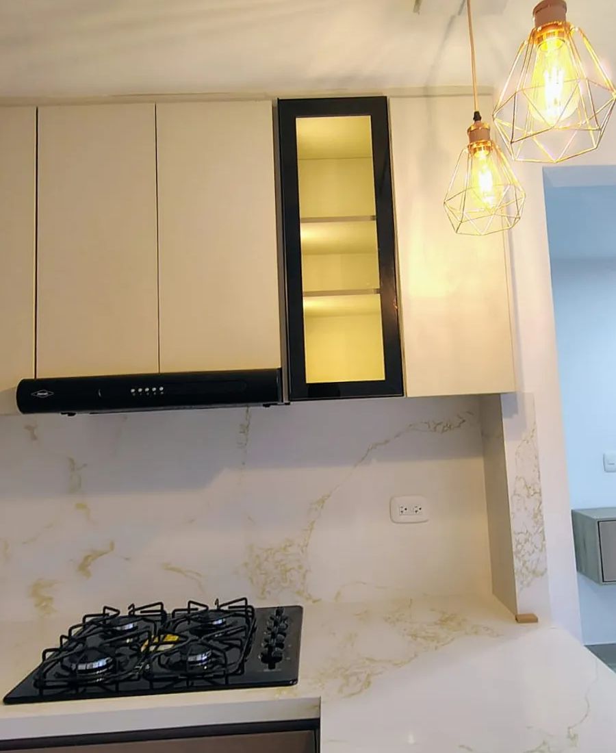 Vitrina de cocina iluminada con luz LED