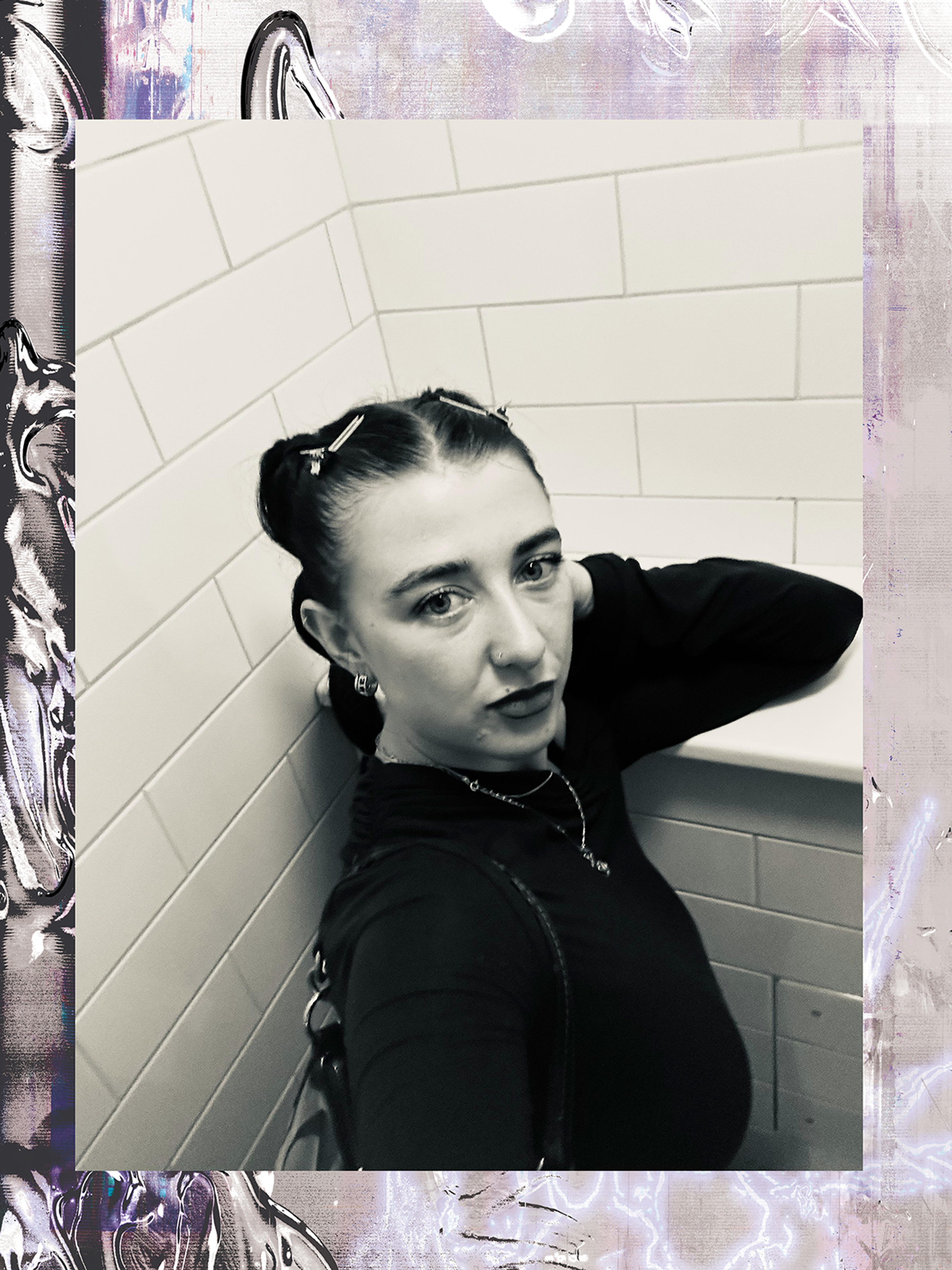 ex.sses photo