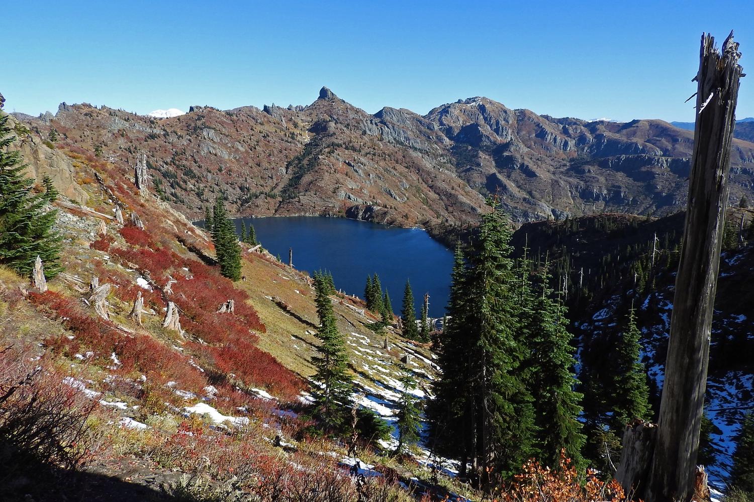 Alpine lake in fall at Mount St. Helens Photo credit: Dave Newcomb