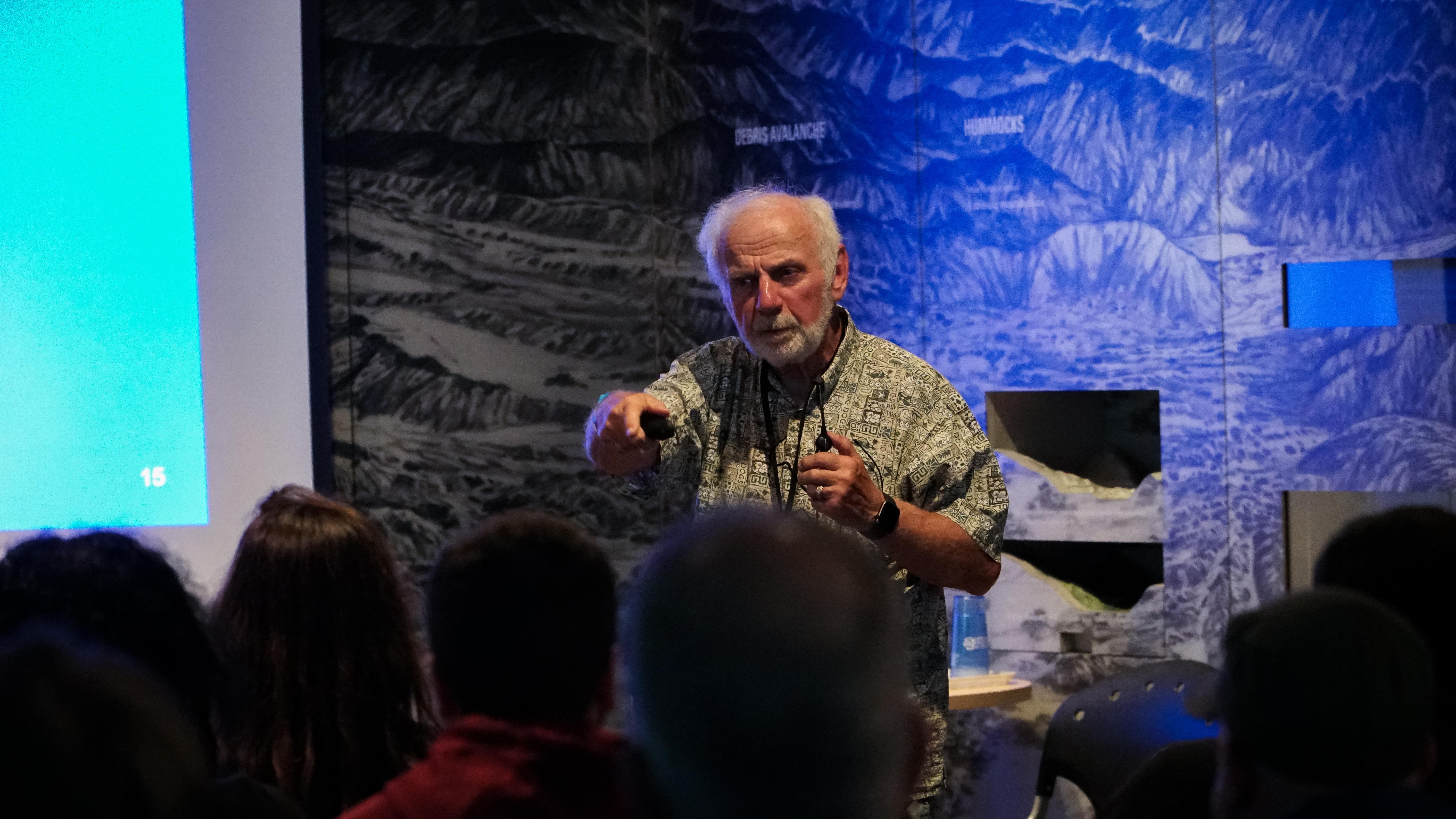 Volunteer for the Mount St. Helens Institute giving a lecture about the night sky