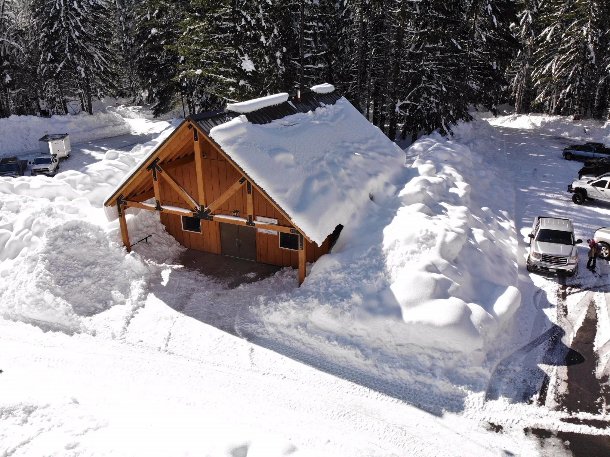 Marble Mountain Sno Park warming shelter in the winter.