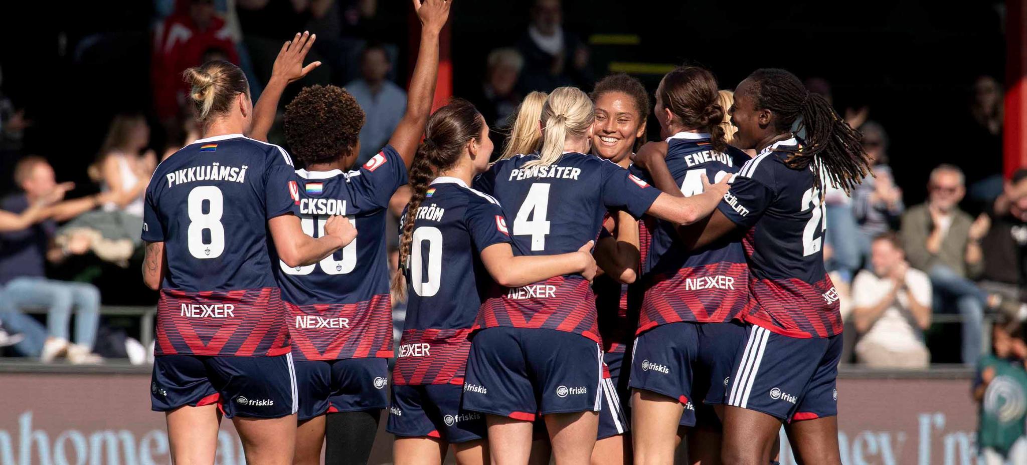 FC RosengĂĄrd celebrates Jo-Anne Cronquist