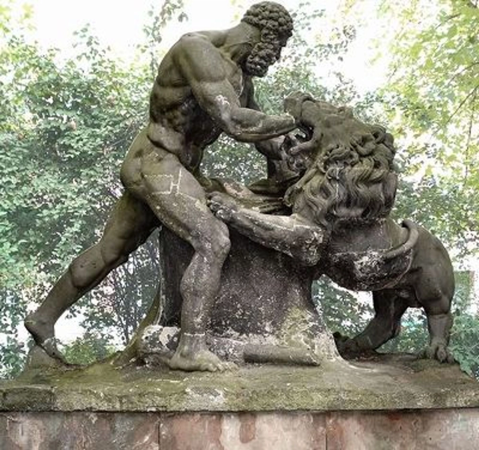 Statue depicting Hercules wrestling the Nemean Lion, capturing the mythical struggle between human strength and nature.
