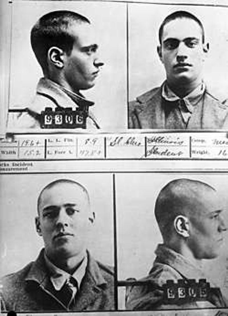 Police mugshots, in profile and facing the camera, of Nathan Leopold (top) and Richard Loeb (bottom).