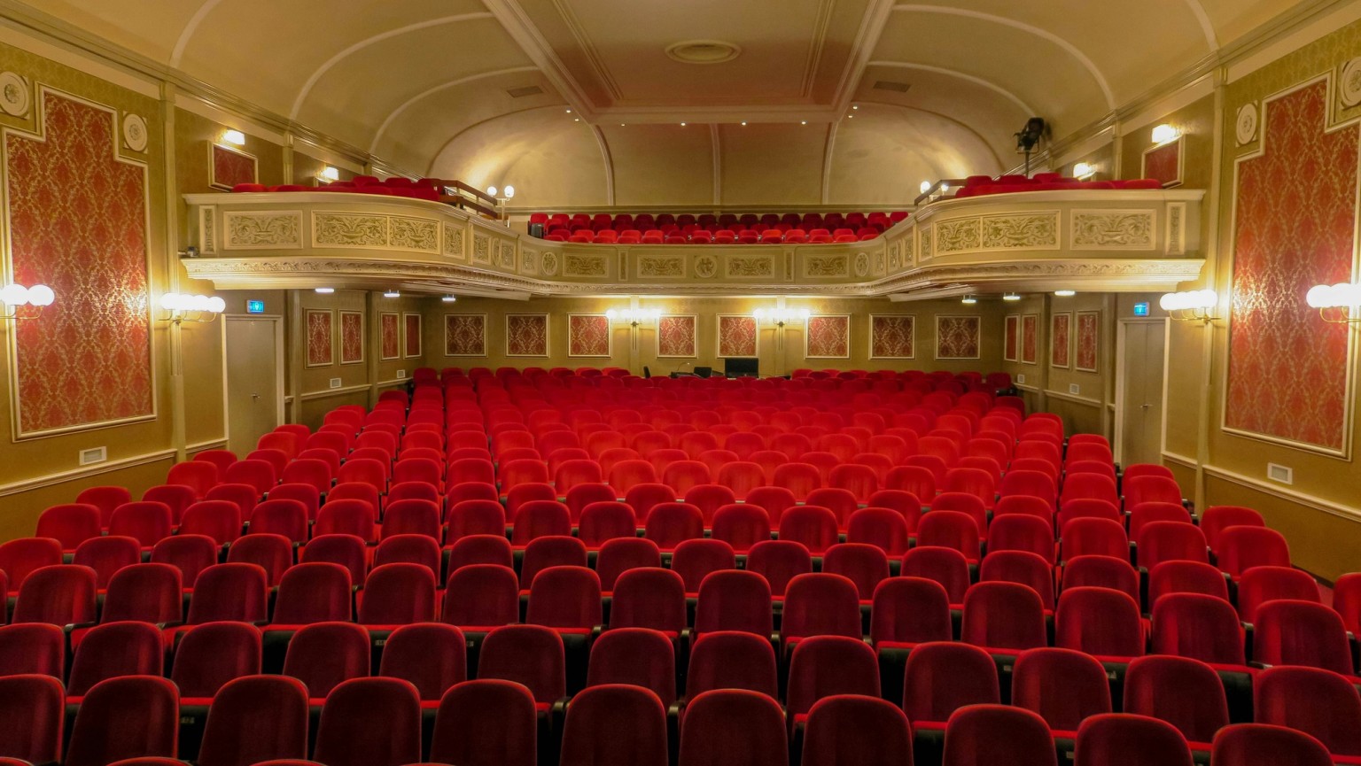 From Loops to Streams: The Technological Leap in Theater Accessibility