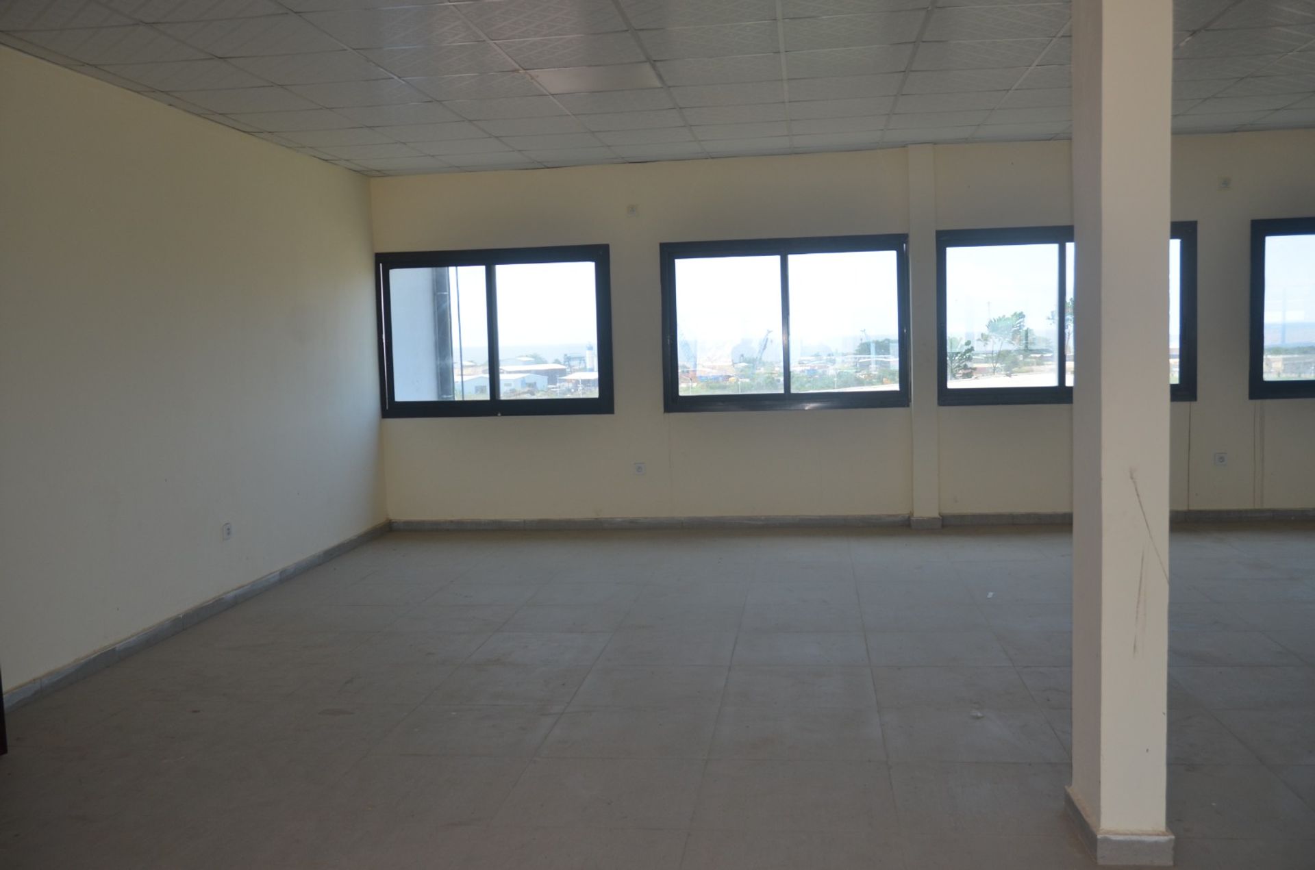 SCI AFG. Entrepôt, Magasins et Bureaux à Louer en Zone Portuaire Kribi