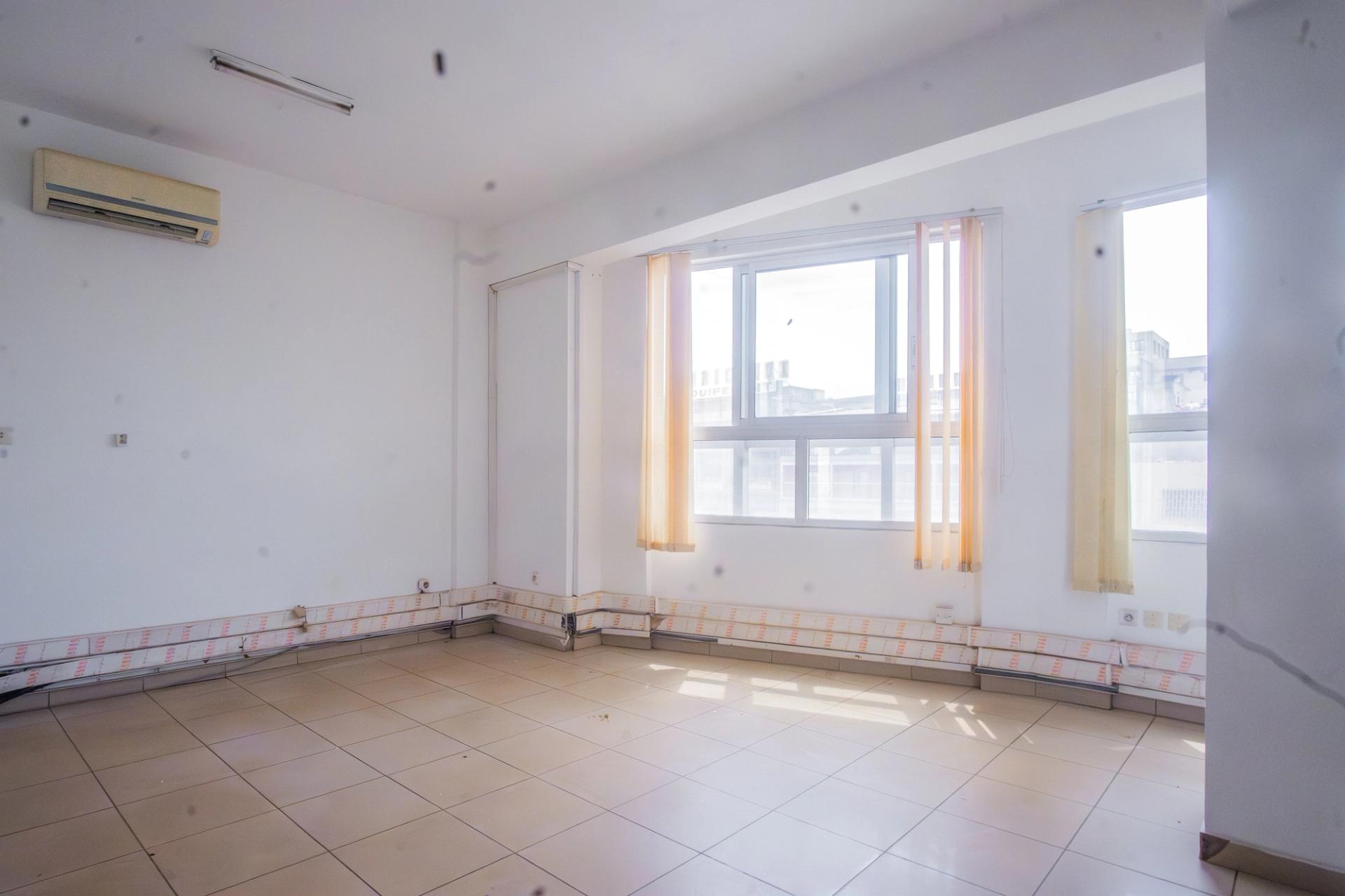 Bureau à louer, Marche Centrale Immeuble CCA - SCI AFG