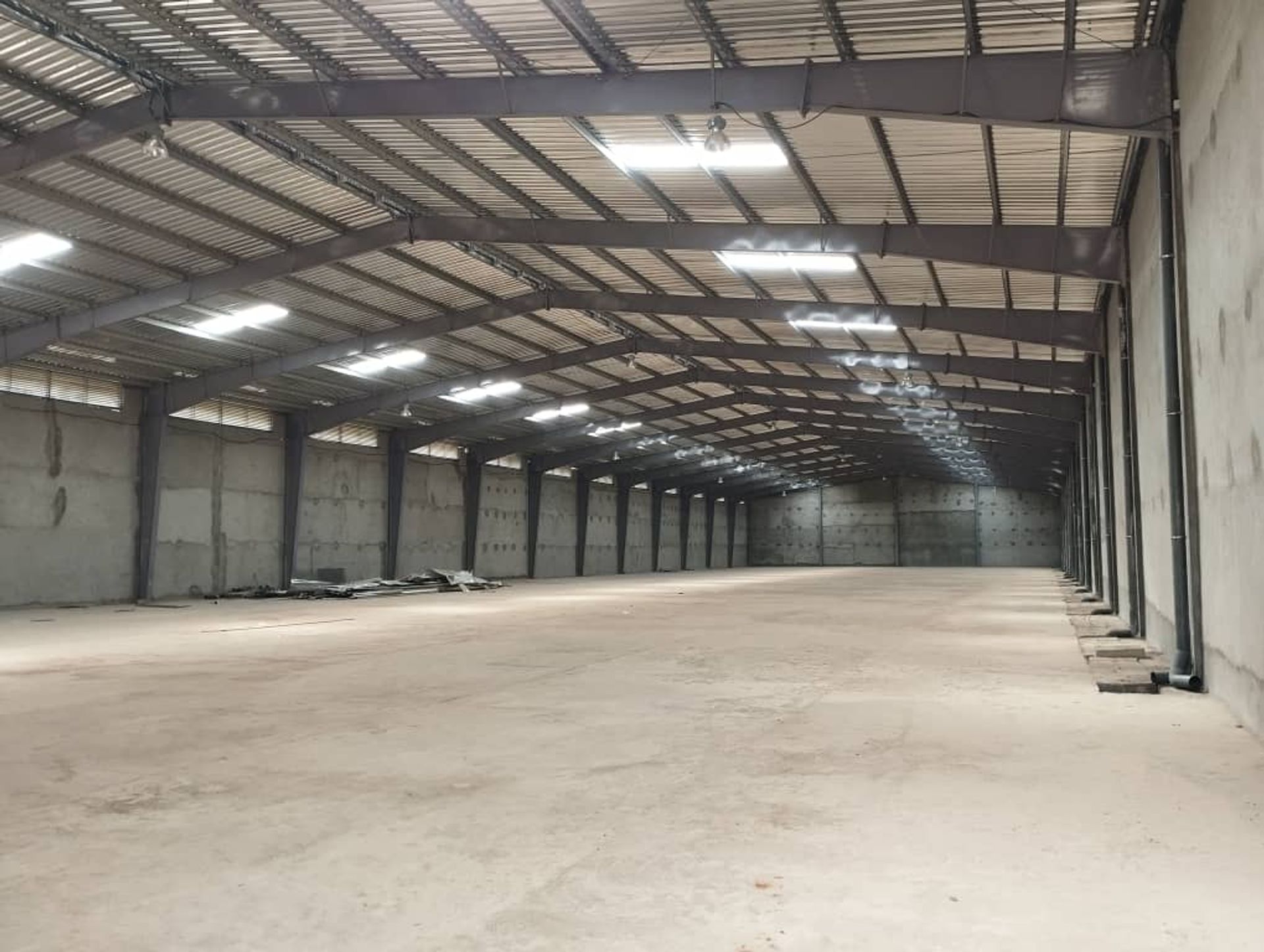 SCI AFG. Entrepôt, Magasins et Bureaux à Louer en Zone Portuaire Kribi