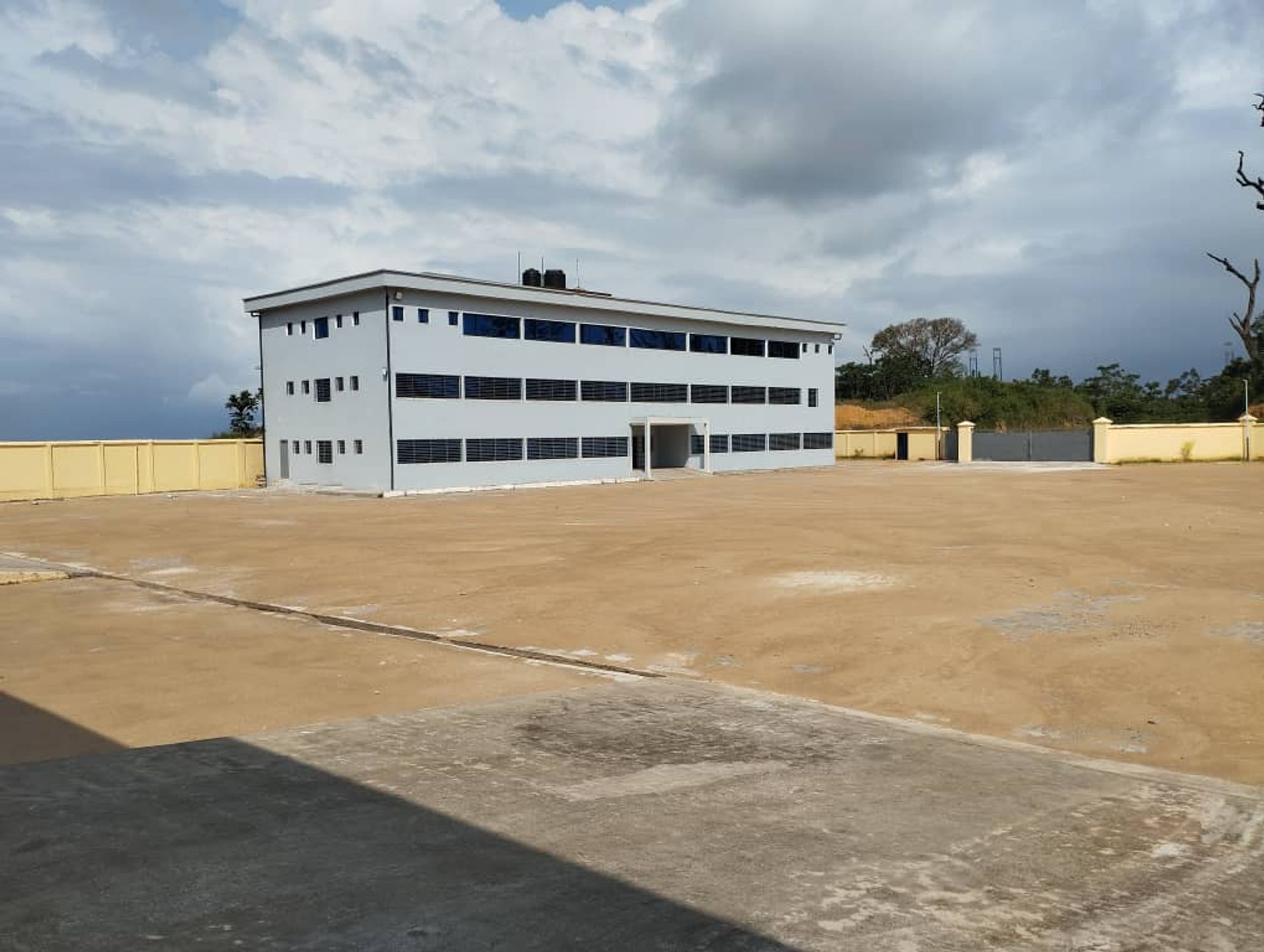 SCI AFG. Entrepôt, Magasins et Bureaux à Louer en Zone Portuaire Kribi