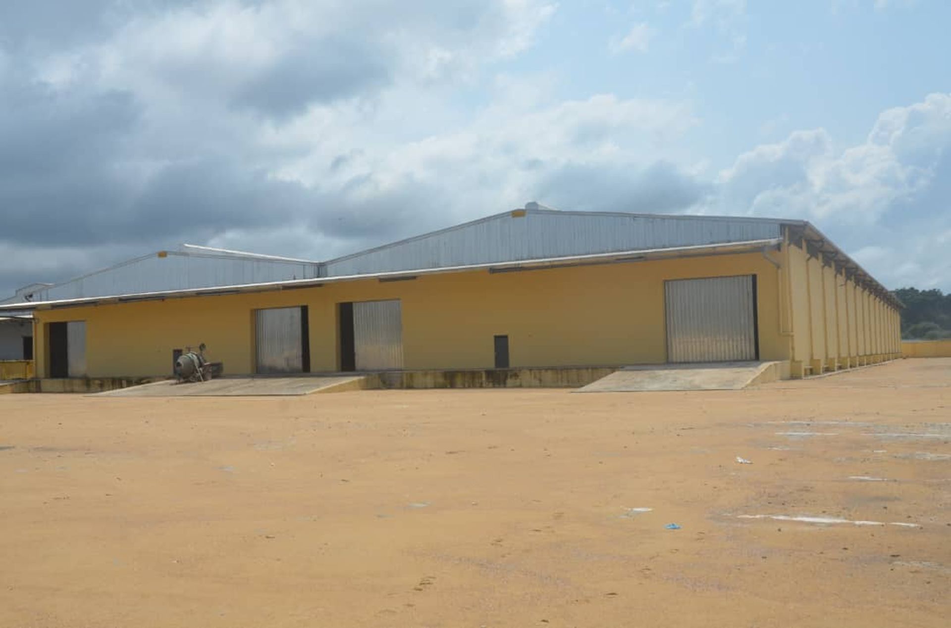 SCI AFG. Entrepôt, Magasins et Bureaux à Louer en Zone Portuaire Kribi