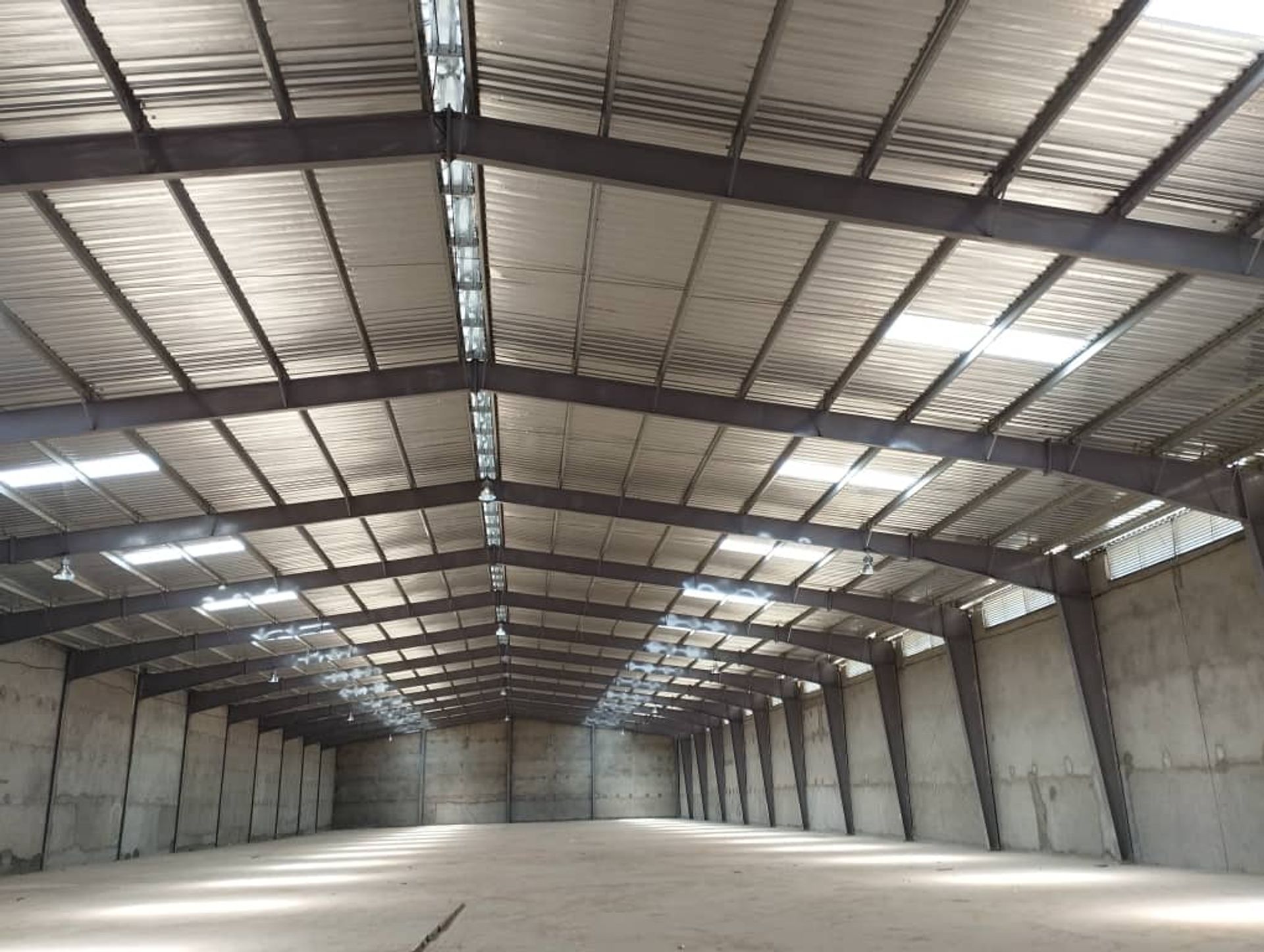 SCI AFG. Entrepôt, Magasins et Bureaux à Louer en Zone Portuaire Kribi