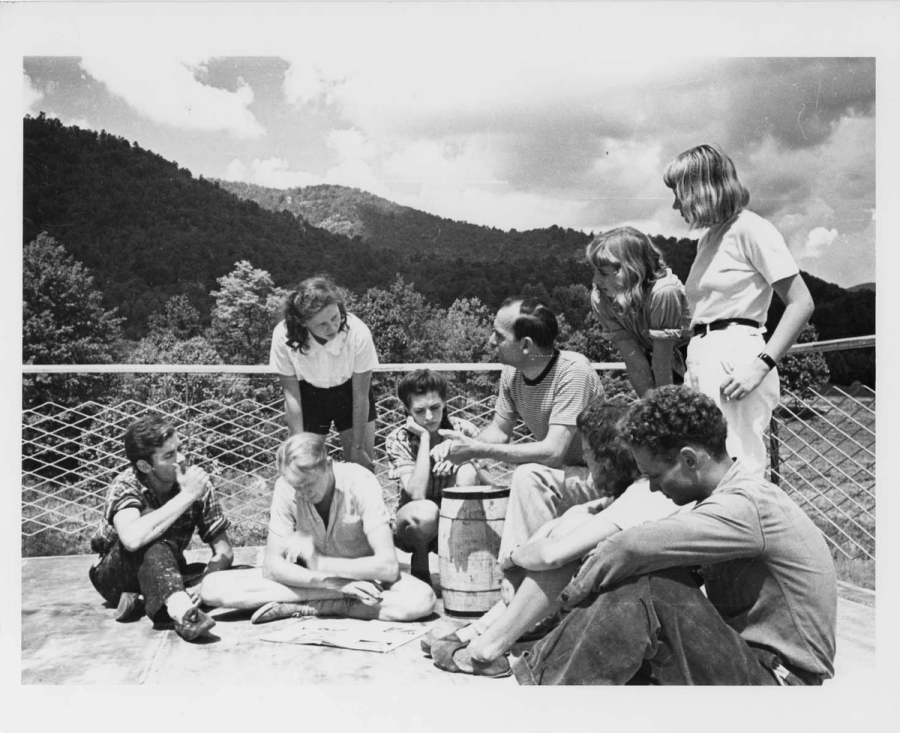 Lawrence Kocher with architecture students, ca. 1941-1942