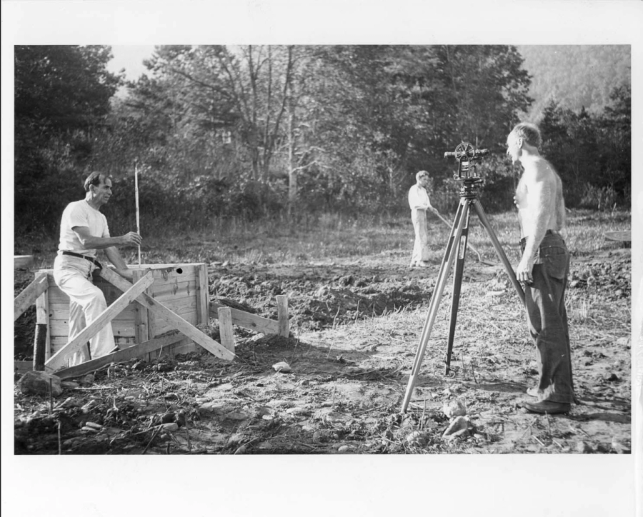 Lawrence Kocher with architecture students, ca. 1941-1942