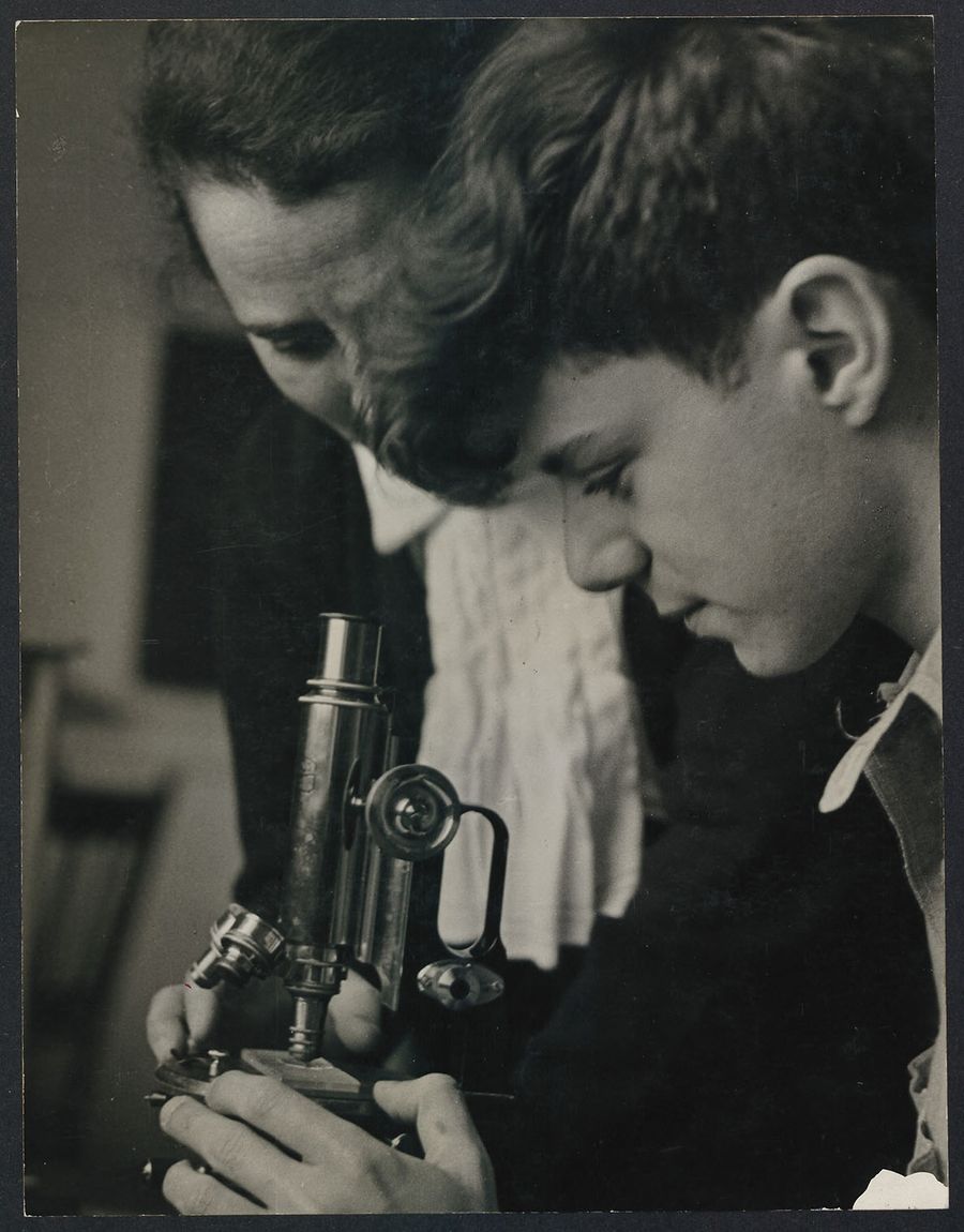 Leslie Katz adjusts a microscope slide in biology class with Anna Mollenhoff.