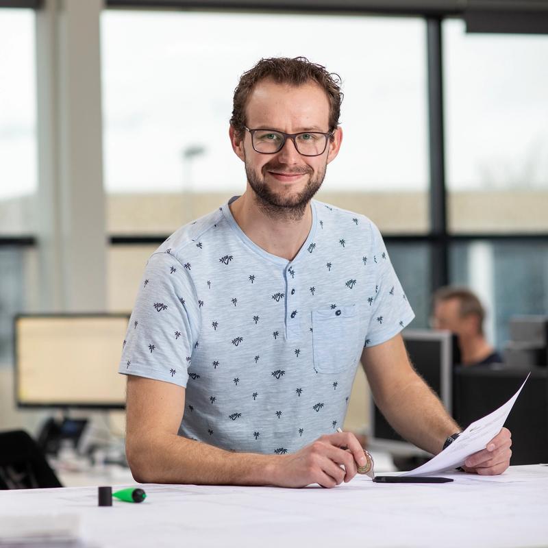 HR-medewerker kent een variabele beloning toe