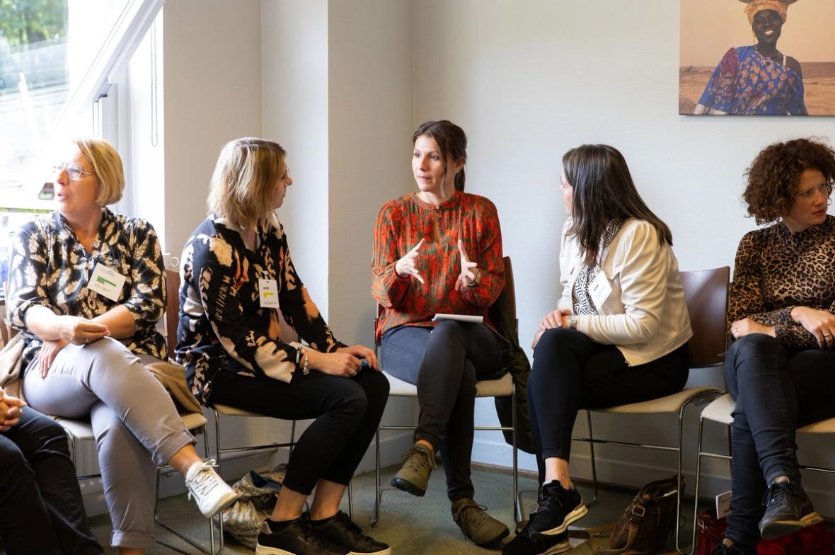 Bijeenkomst Female Impact 2024 - Groep vrouwen tijdens workshops