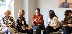 Bijeenkomst Female Impact 2024 - Groep vrouwen tijdens workshops