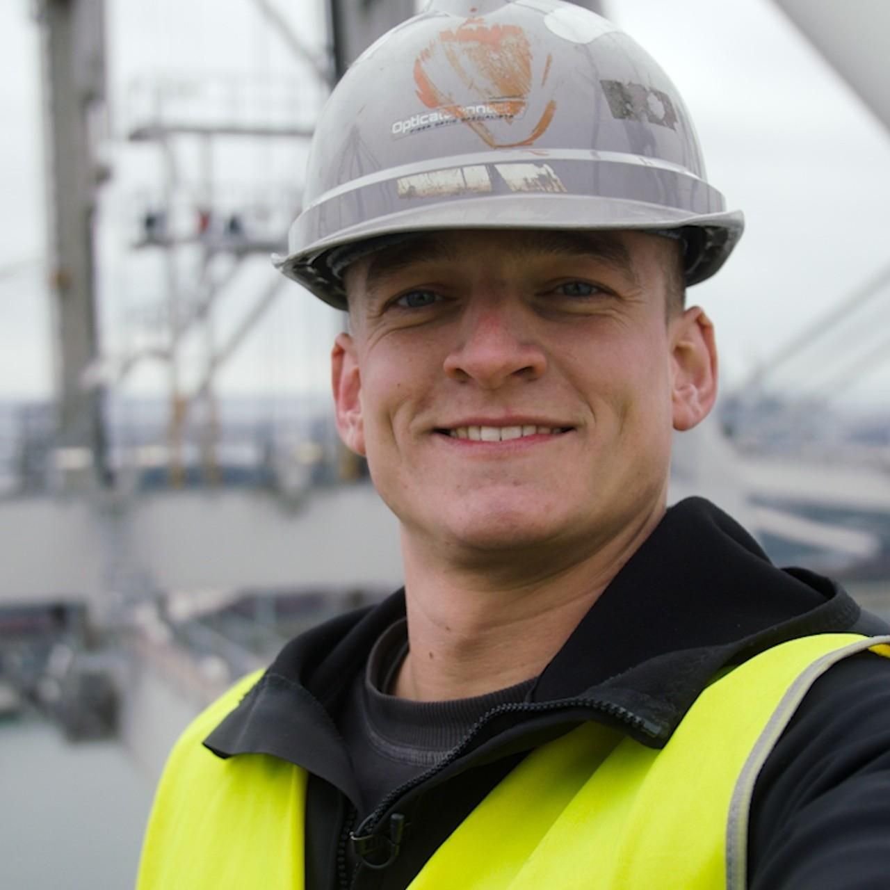 Hoog boven de haven: Jelle in actie