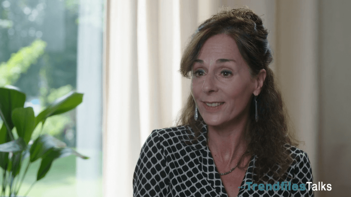 Still uit video van Trendfile Talks van proffessor Juliettte Walma Van Der Molen die uitlegt waarom het goed is om een lerende organisatie te worden.