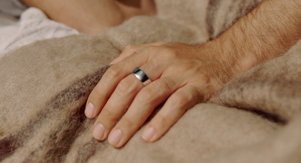Neuronic LIGHT transcranial photobiomodulation device alongside wearable sleep tracking data used to monitor sleep and recovery trends.