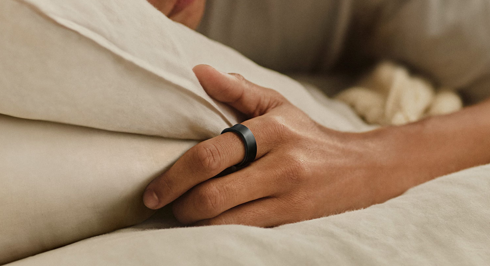 Timeline of sleep and recovery data from a 20-week single-participant case study tracking Oura Ring metrics before, during, and after use of the Neuronic LIGHT device.