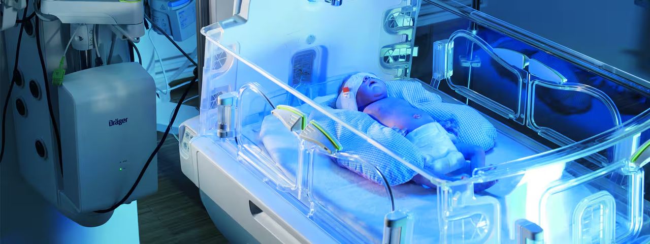 baby-is-being-treated-for-jaundice-in-the-nicu-16-6-d-3775-2016