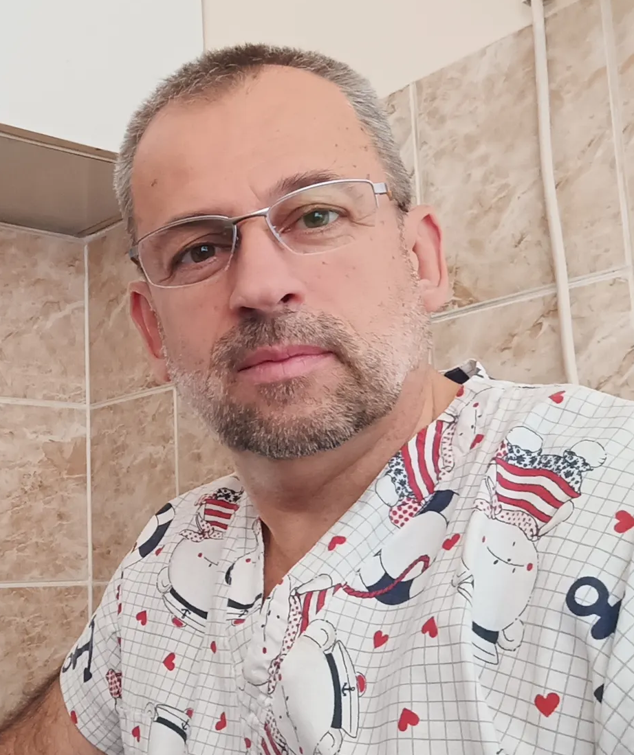 Веселин Николов