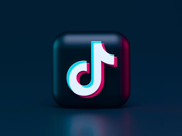 Is it Okay to Watch TikTok Before Bed?