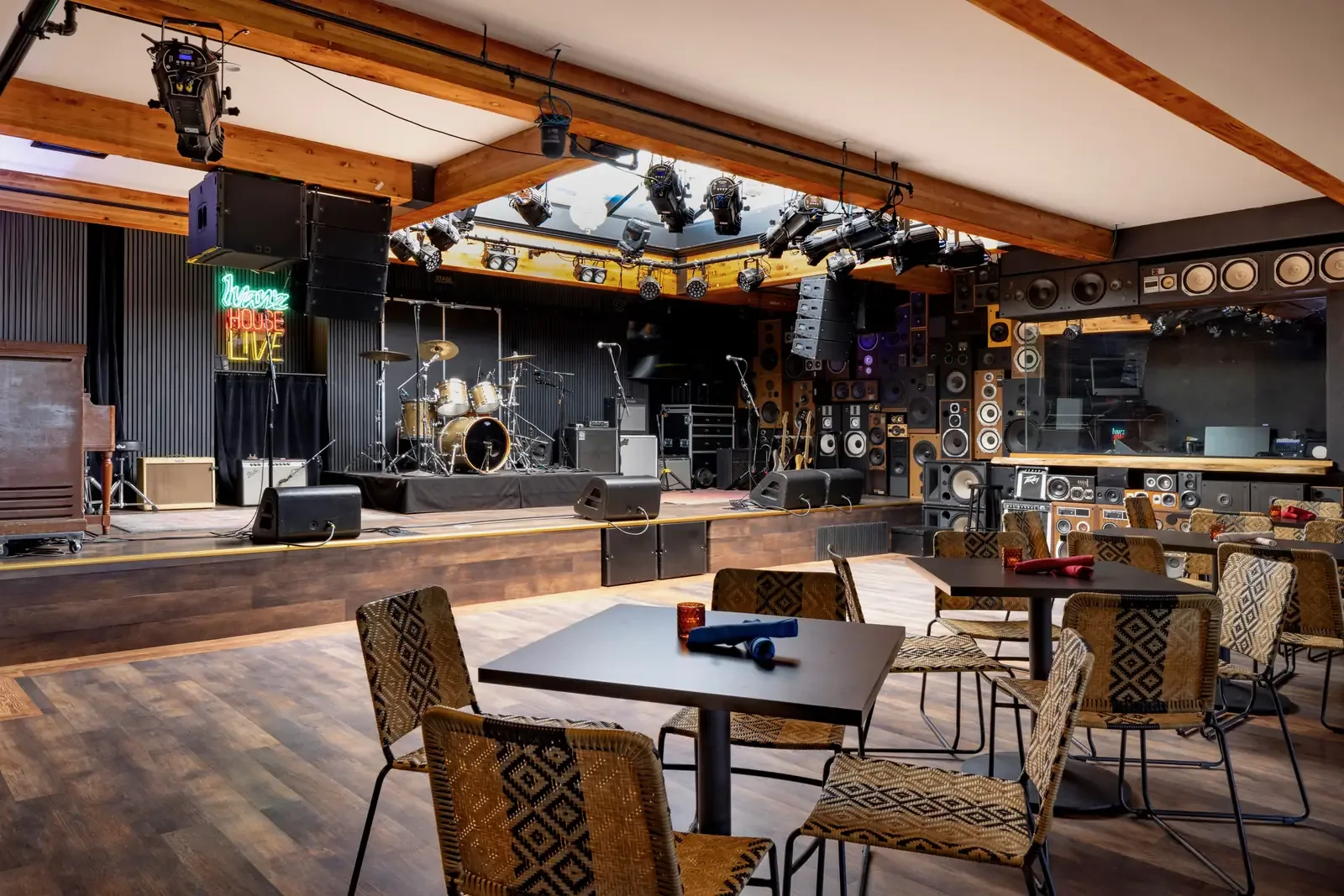 Ivan'z House live music venue at Mozambique Restaurant