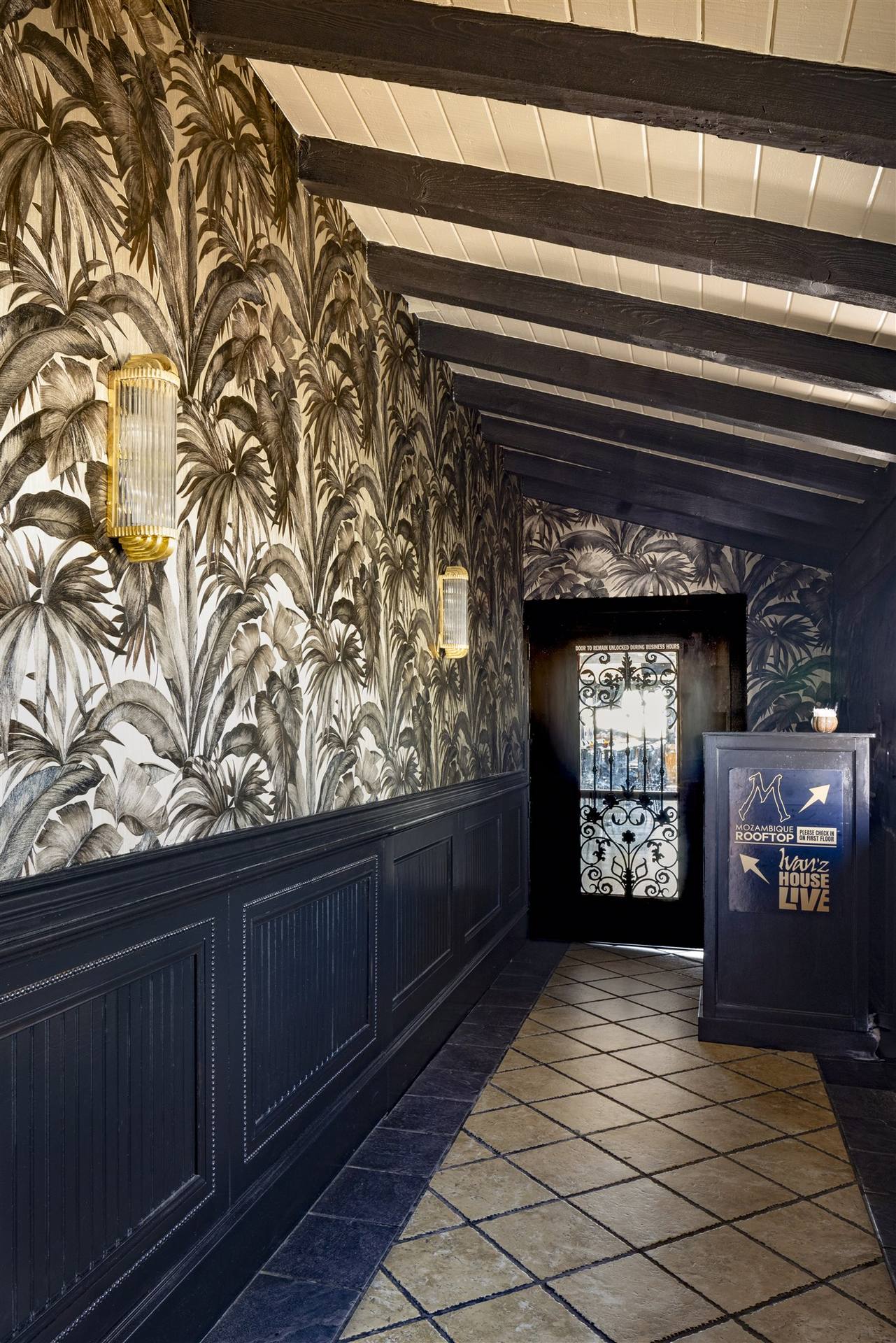Palm-print hallway leading to the Ivan'z House entrance