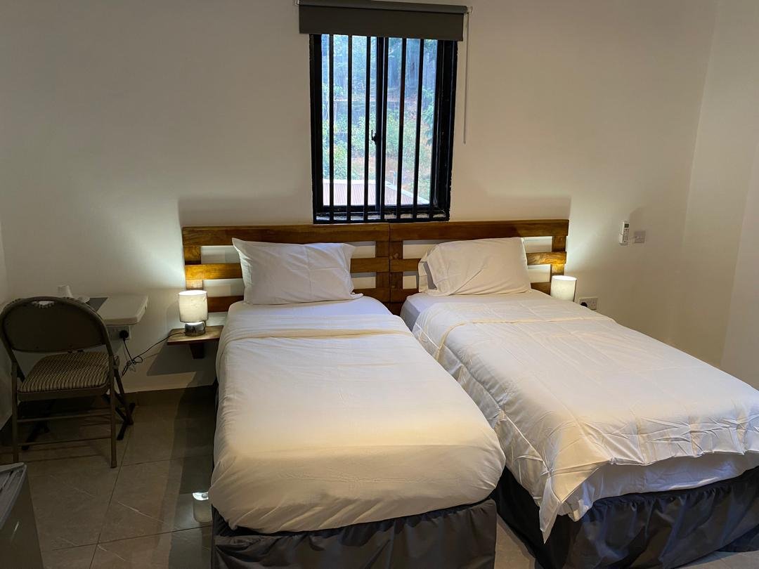 Twin bedroom at Belvoir with wooden headboard