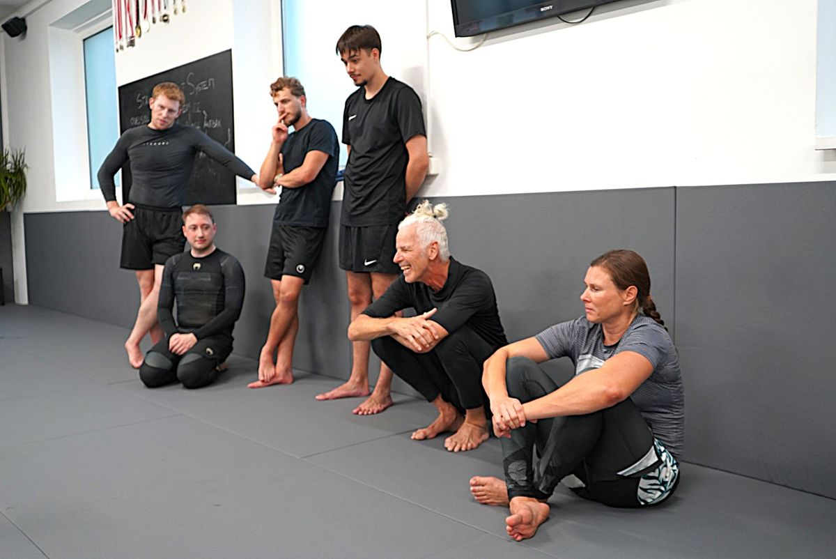 Groundfighter Linz Trainer bei der Arbeit