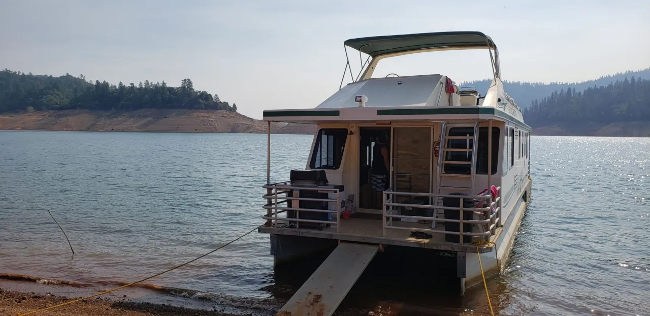 House Boating Adventure on Lake Shasta
