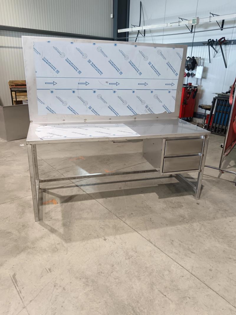 Bureau sur-mesure réalisé par DeniSoudure à Roanne