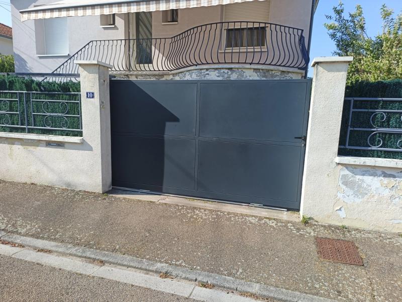 Portails sur-mesure réalisé par DeniSoudure à Roanne