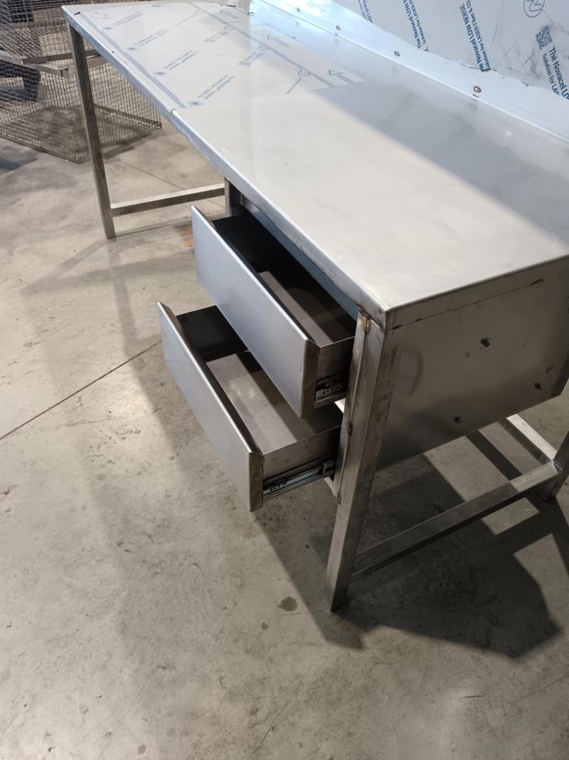 Bureau sur-mesure réalisé par DeniSoudure à Roanne