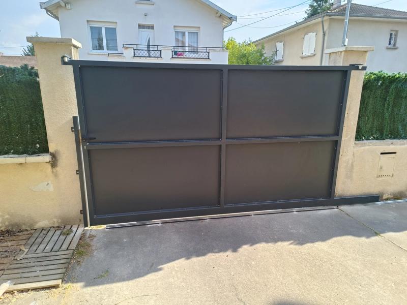 Portails sur-mesure réalisé par DeniSoudure à Roanne