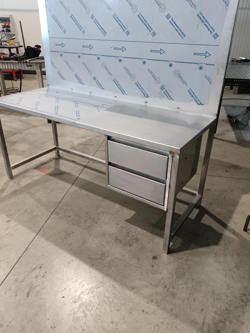 Bureau sur-mesure réalisé par DeniSoudure à Roanne