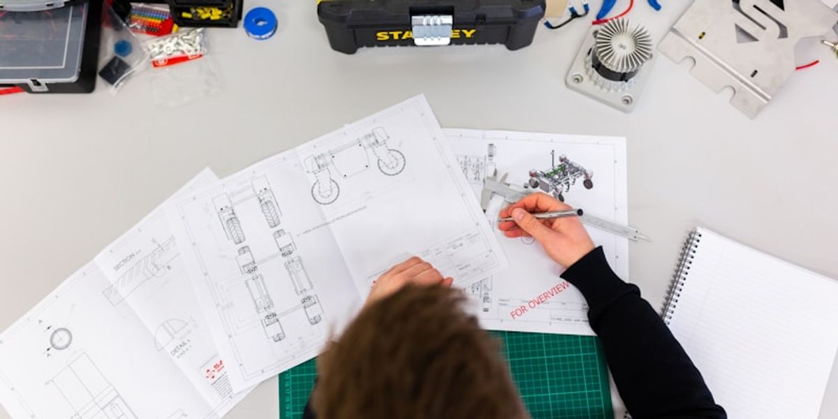 Experienced construction worker with apprentice