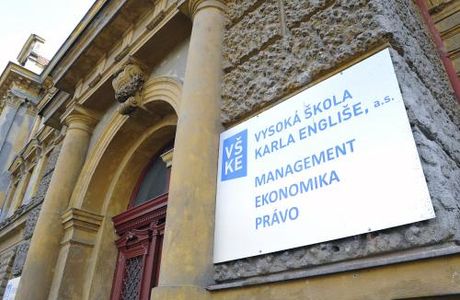Университет имени Карла Энглиша