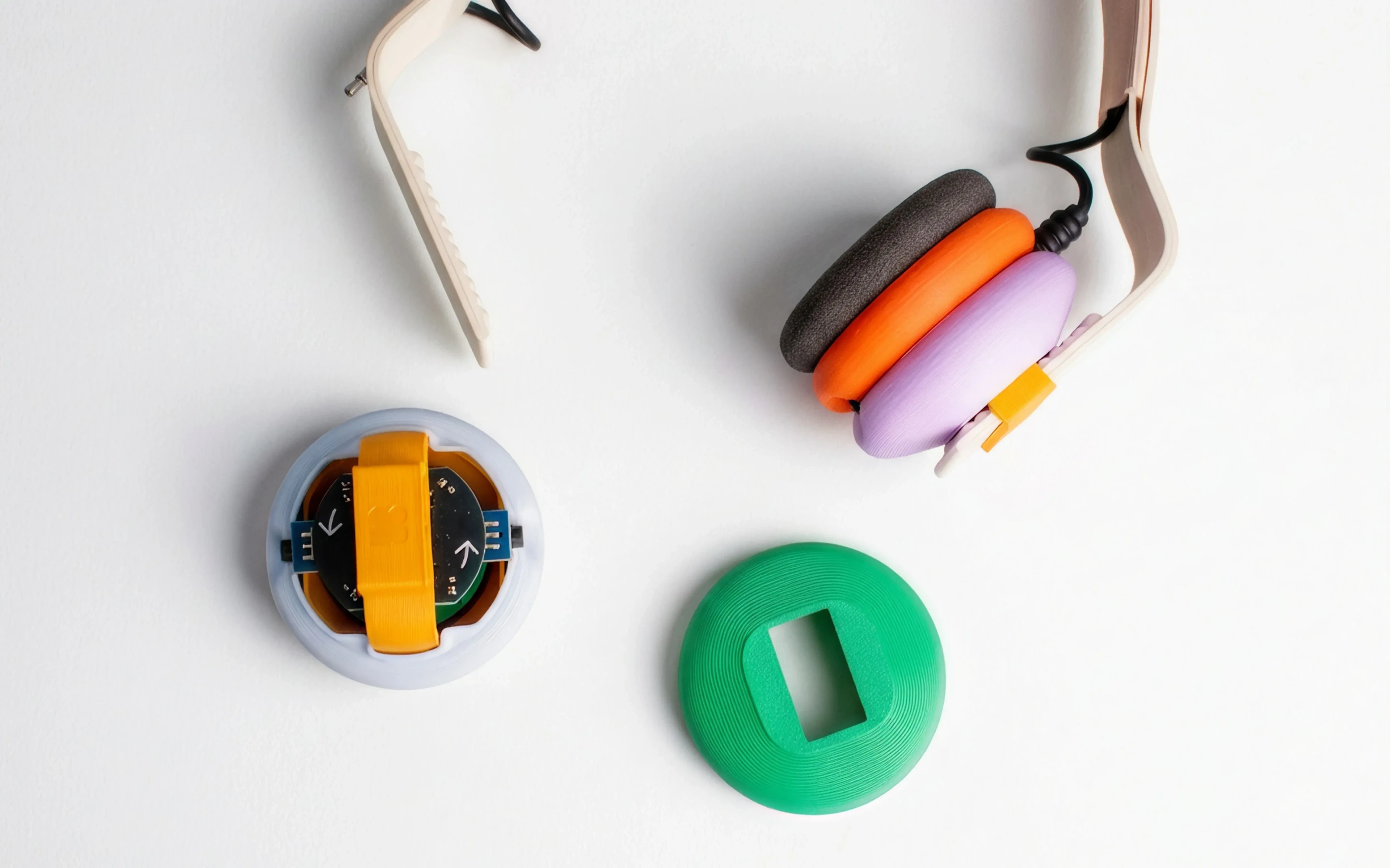 Detail of the FDM-printed ear cup in the Creator Candy colourway