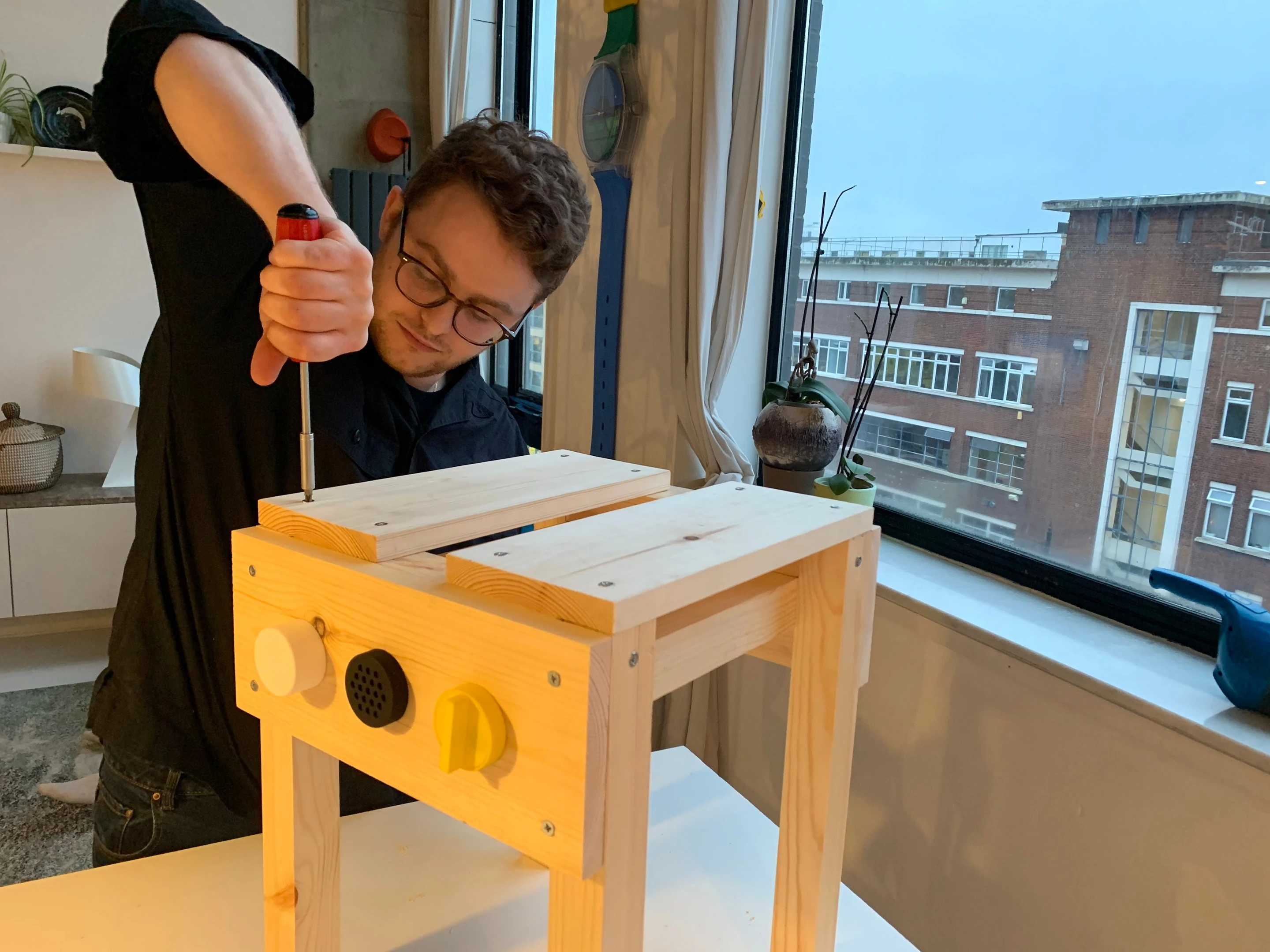 Building Sedia_2 in the workshop: the timber frame clamped and drilled