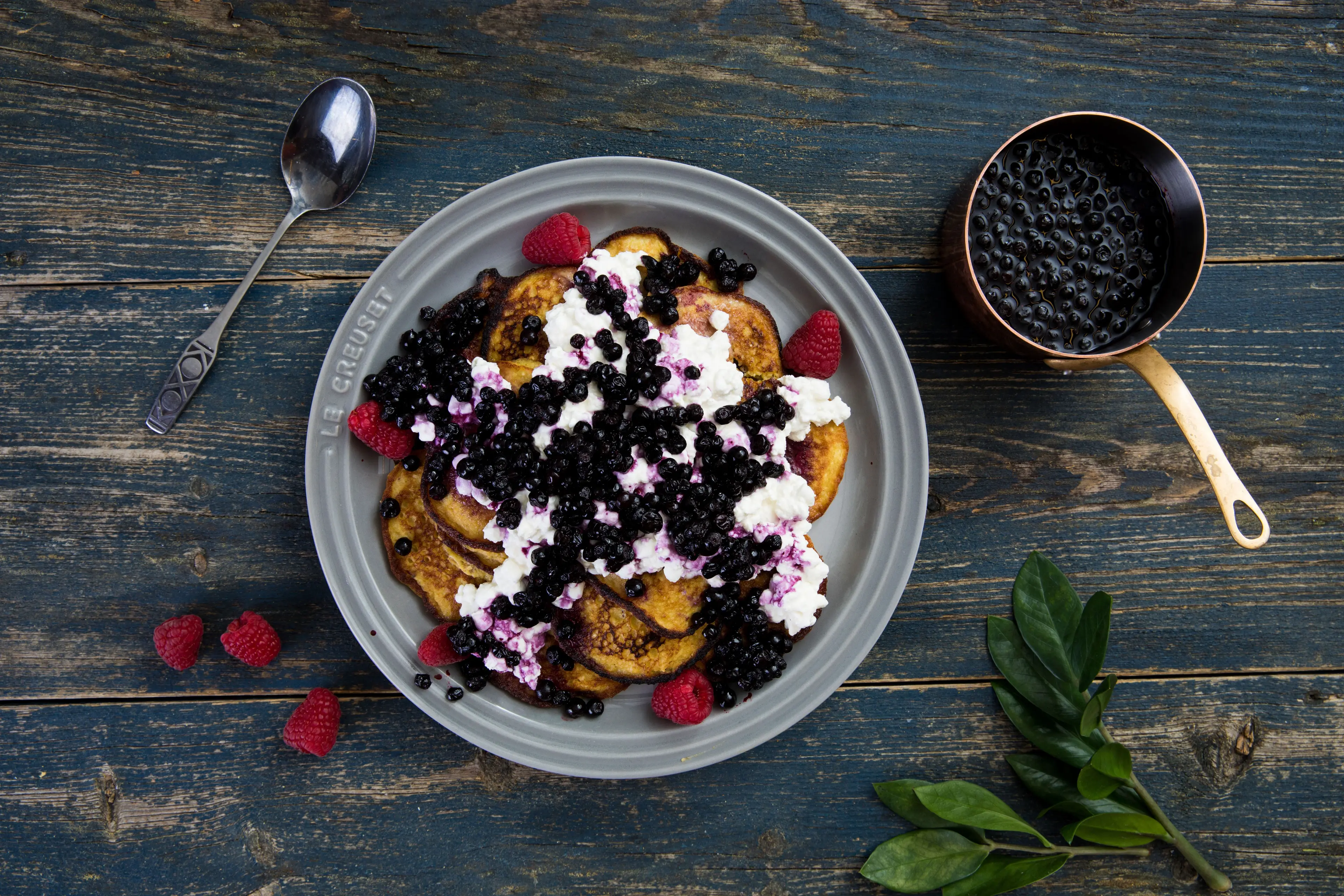 Bananpannekaker med cottage cheese og blåbær 