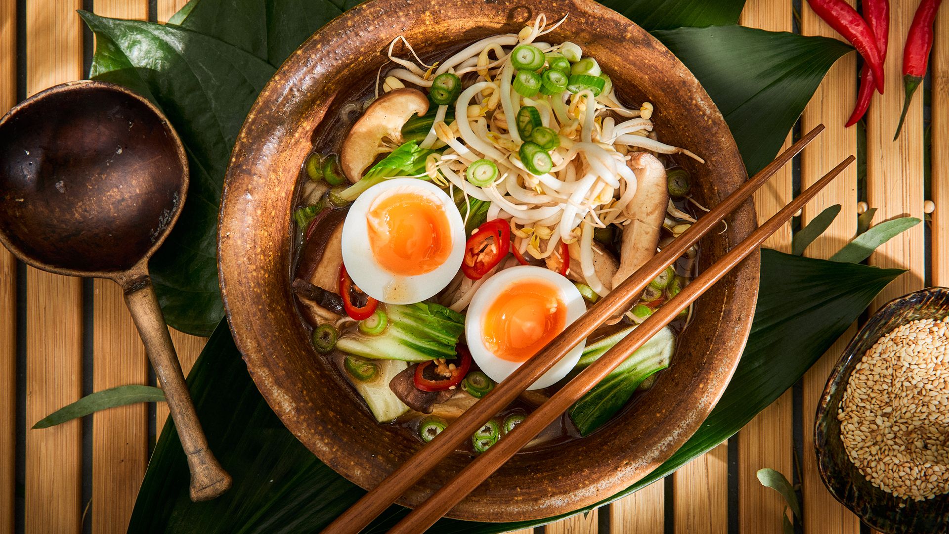 Pho med smilende egg