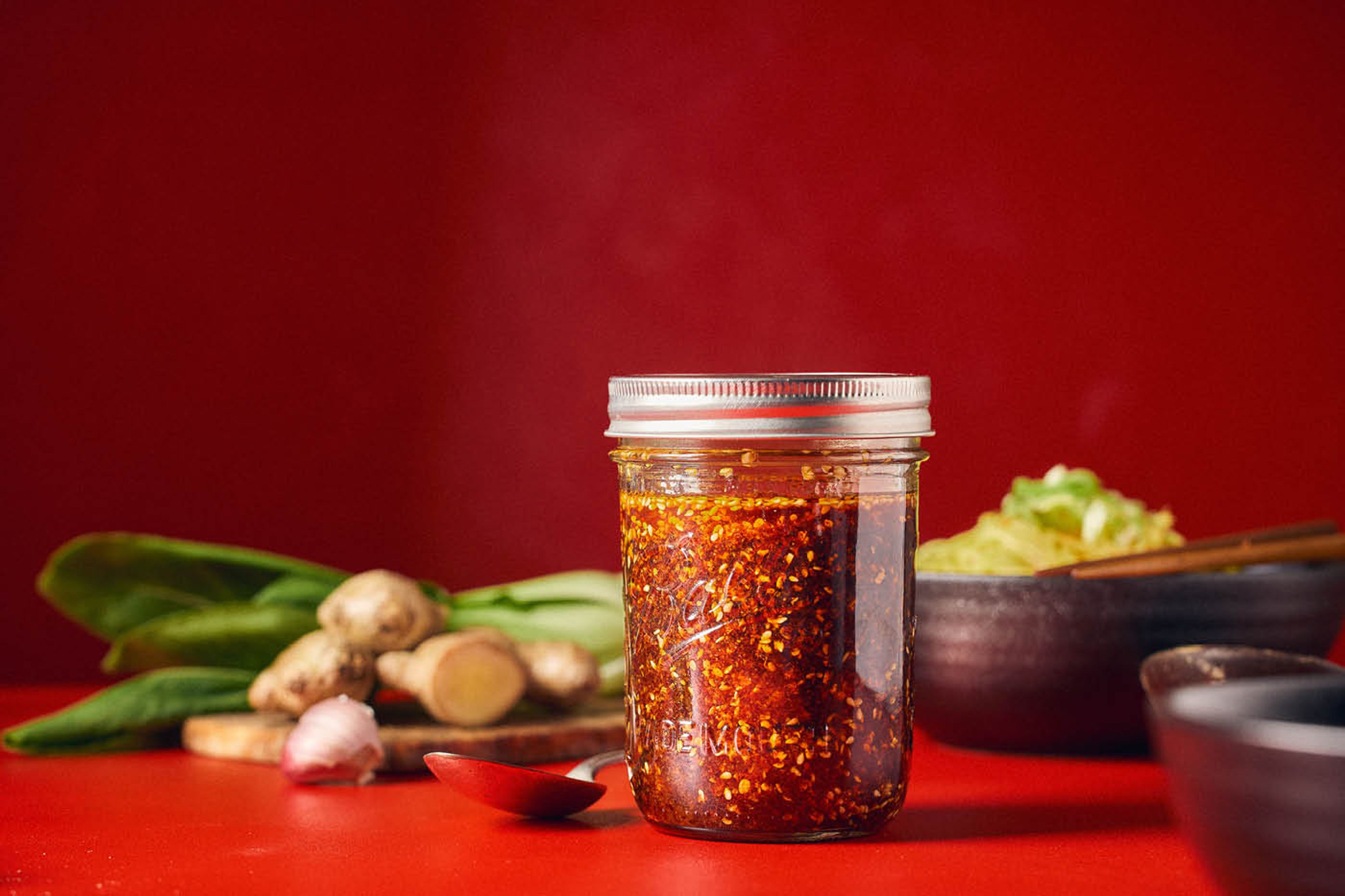 En krukke med crispy chili oil 