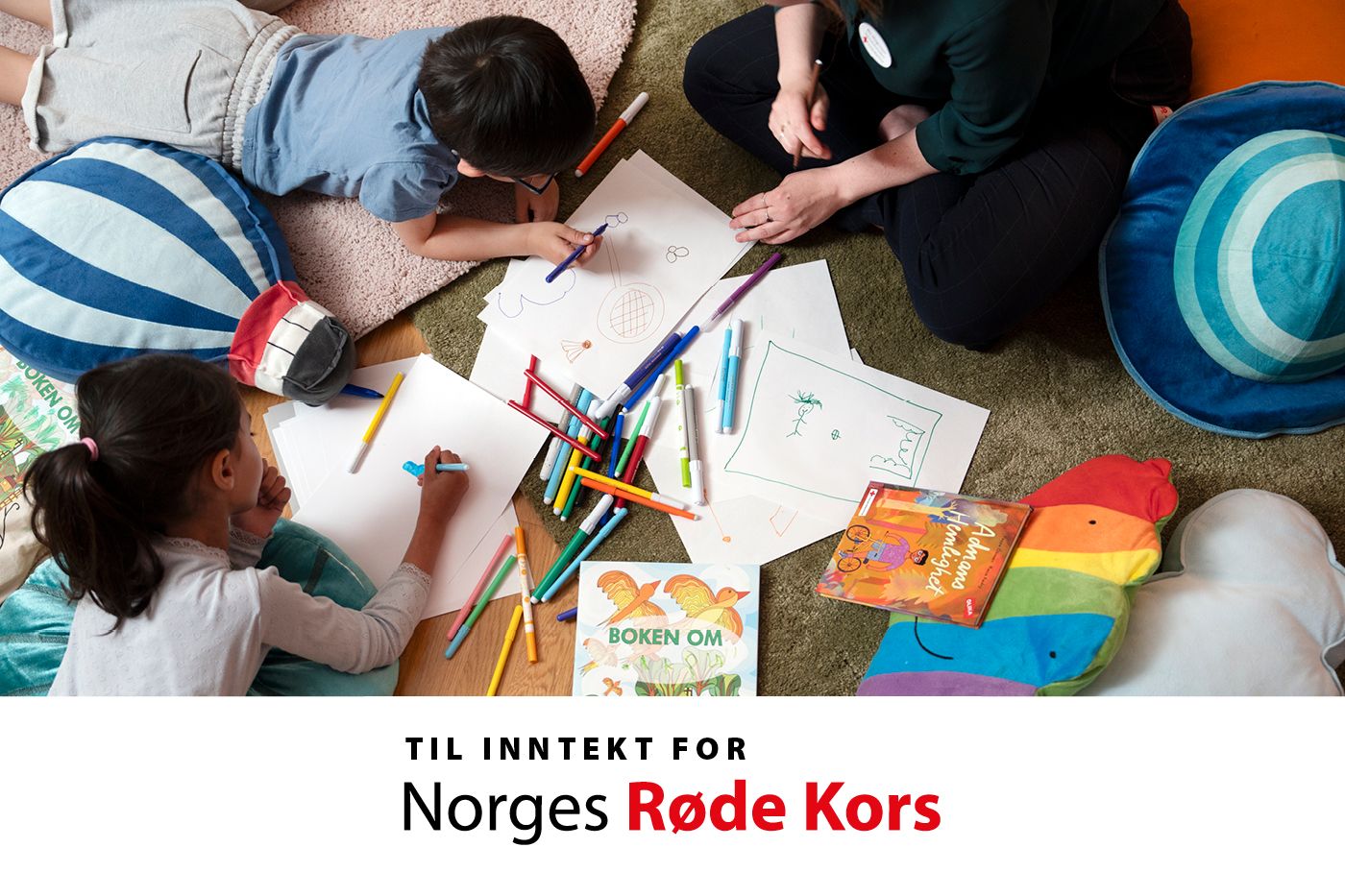 Barn som tegner på gulvet