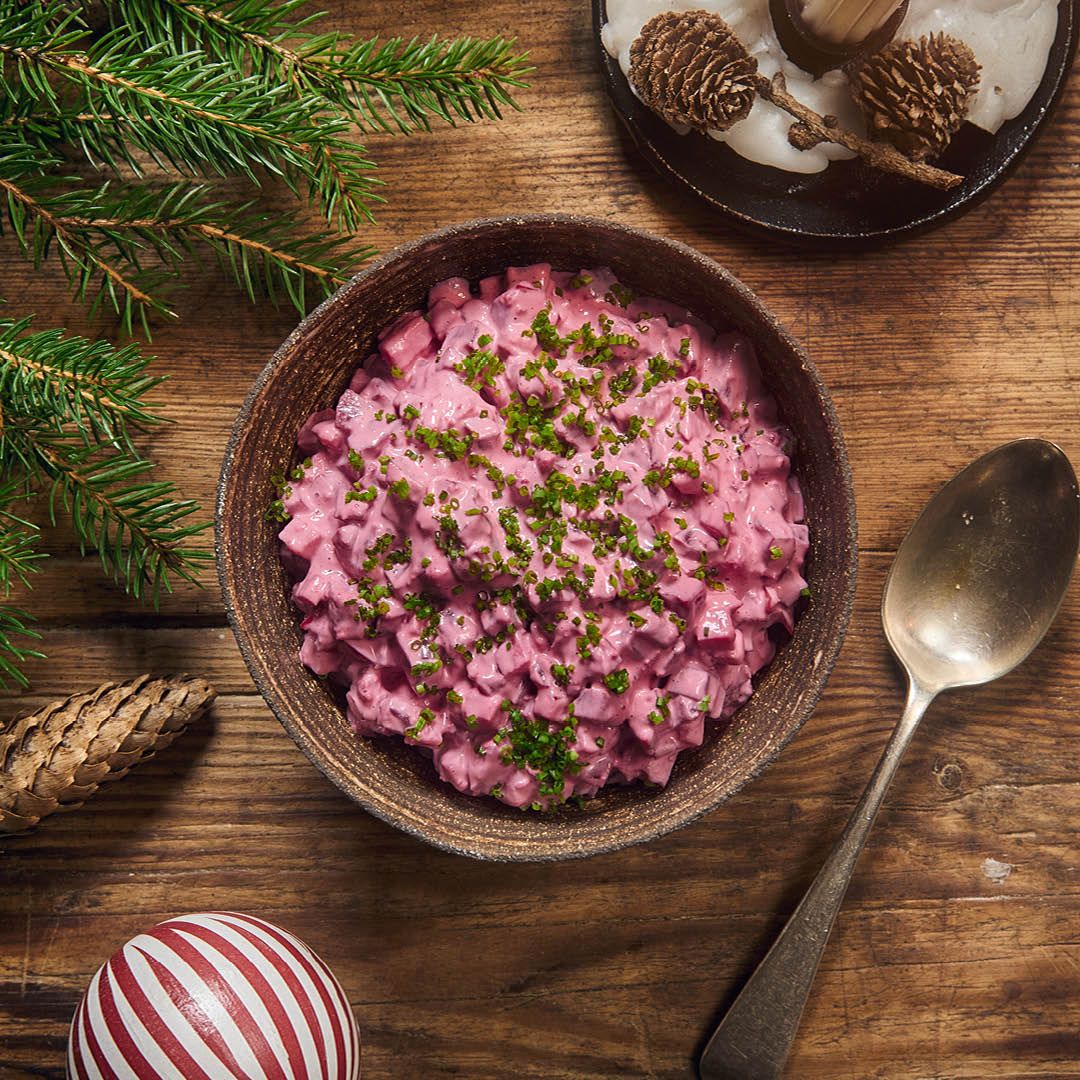 Krämig rödbetssallad med pepparrot och äpple