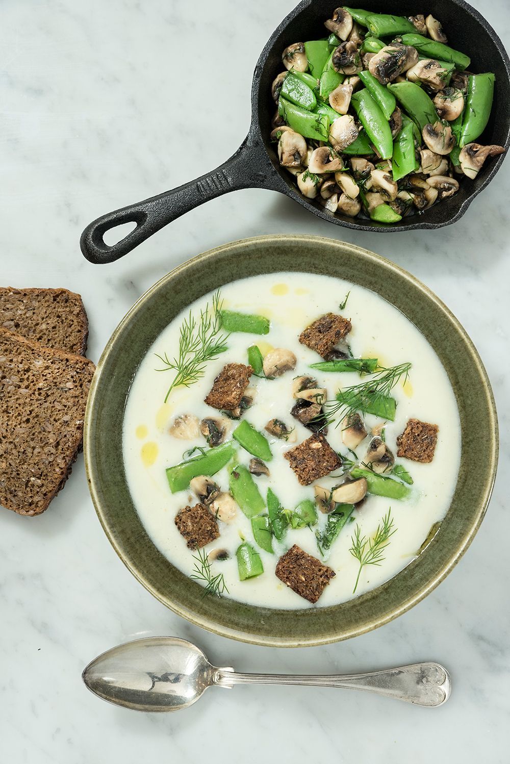 Krämig jordärtskockssoppa med örtstekt svamp