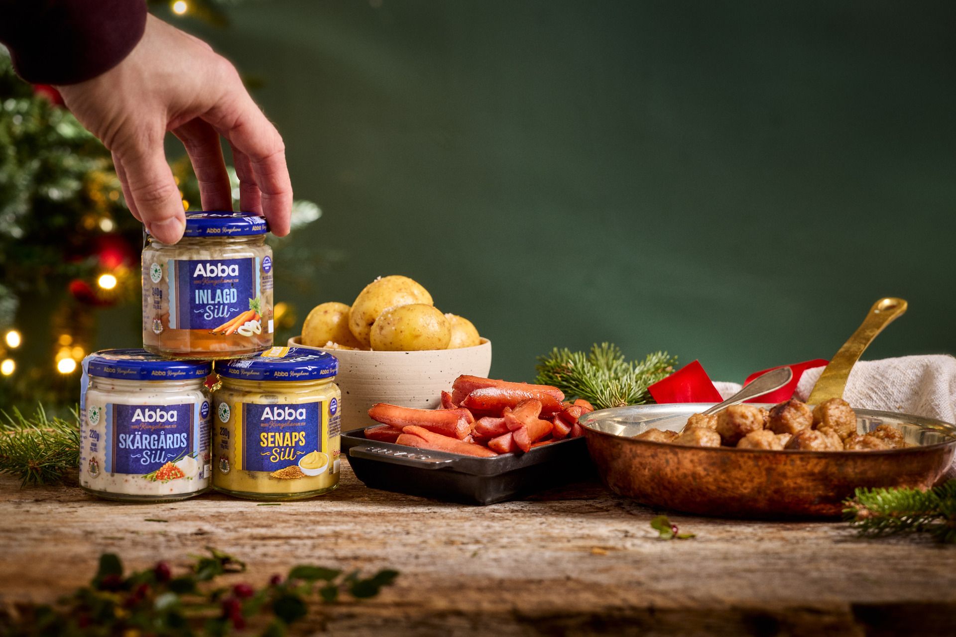 Färdiga julrätter som prinskorv, sillar och köttbullar